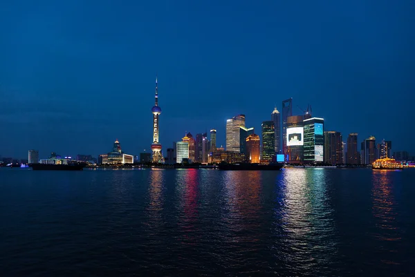 Stock image Shanghai skyscrapers at night near water