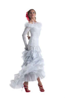Flamenko performans beyaz elbiseli güzel kadın