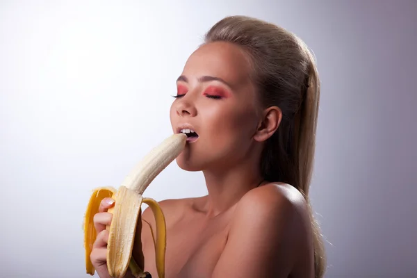 Sexy girl eat long banana with desire — Stock Photo, Image