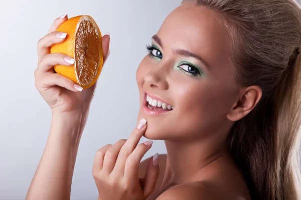 Sexy girl smile with squeeze orange — Stock Photo, Image