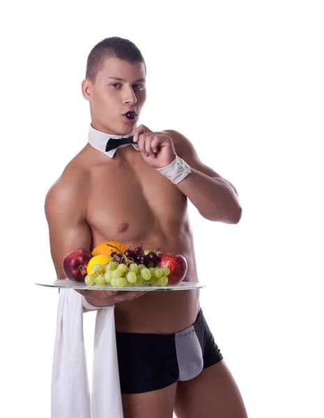 Lekkoatletycznego mężczyzna jak kelner striptiz posiadają owoce — Zdjęcie stockowe