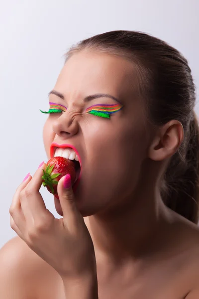 Smile woman offer your taste ripe cherry — Stock Photo, Image
