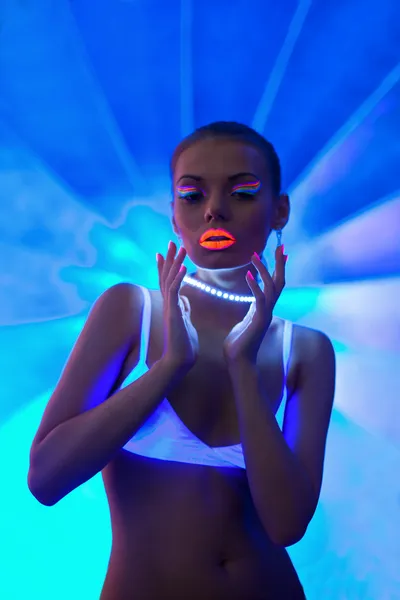 Fény neon make-up szexi lány portréja — Stock Fotó