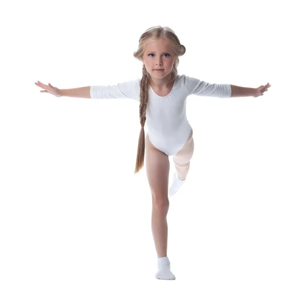Menina loira realizando exercícios de ginástica — Fotografia de Stock