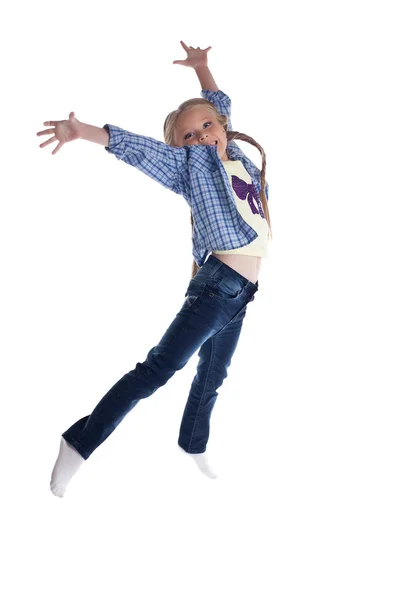 Gelukkig meisje in spijkerbroek springen — Stockfoto
