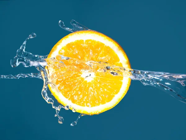 Orange in water — Stock Photo, Image