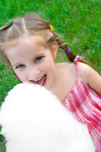 Девушка с сахарной ватой
