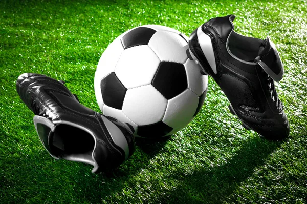 Voetbal en schoenen — Stockfoto