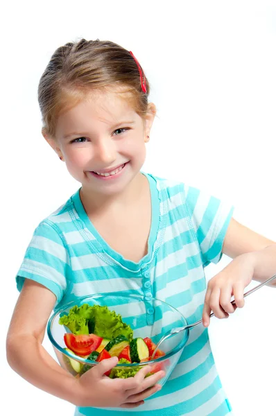 Menina bonito com um prato de salada — Fotografia de Stock