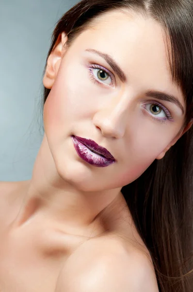 Geconfronteerd met heldere fashion make-up — Stockfoto