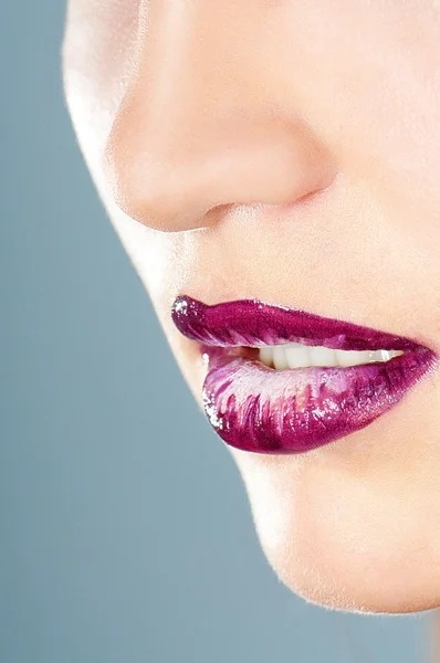 Lábios de mulher bonita — Fotografia de Stock