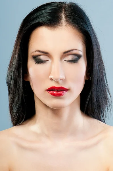 Cara de maquillaje con los ojos cerrados — Foto de Stock