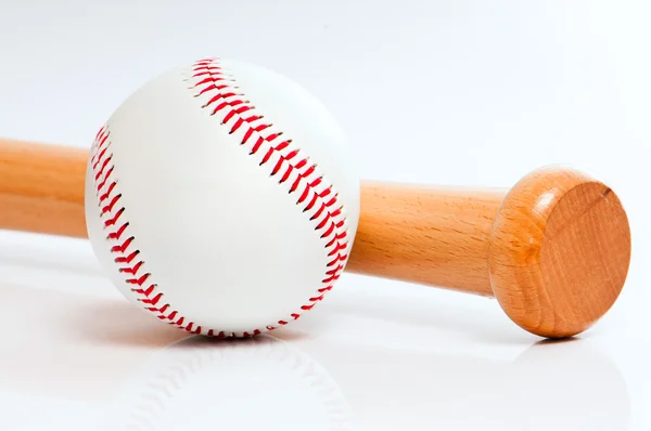 Μπάλα και ρόπαλο του μπέιζμπολ — Φωτογραφία Αρχείου