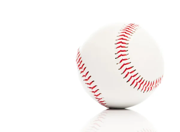 Pallone da baseball su bianco — Foto Stock