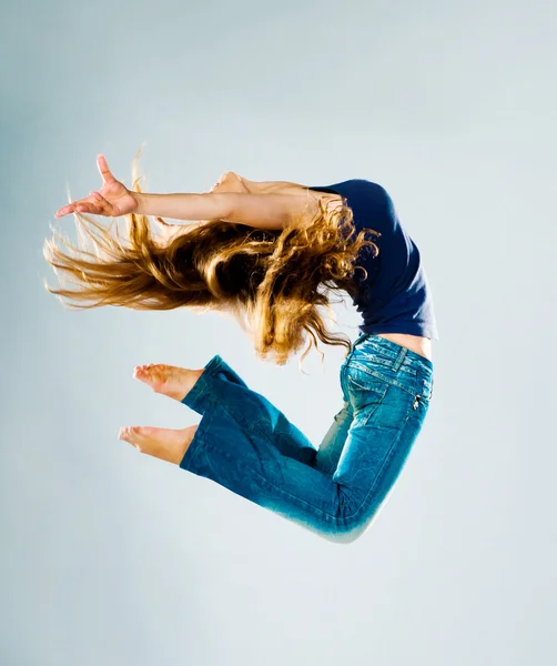 Mujer saltando — Foto de Stock