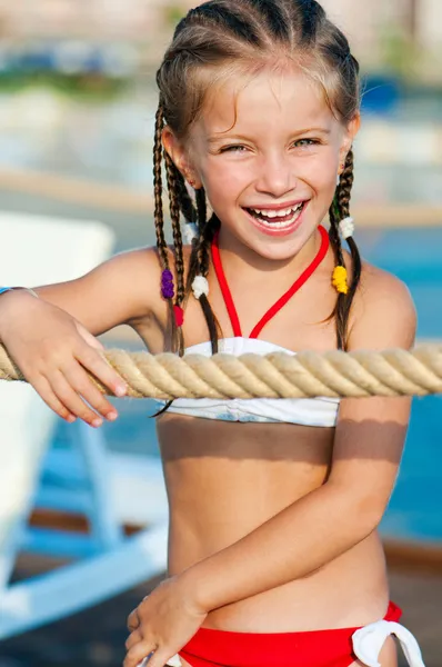 Маленькая девочка с веревкой — стоковое фото