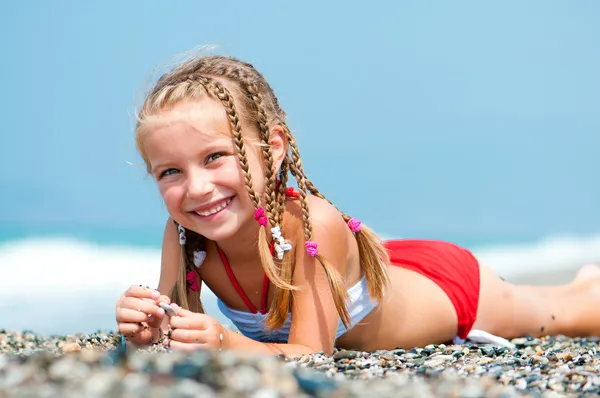 Wajah gadis cantik di pantai. — Stok Foto