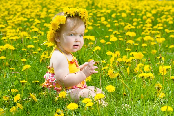 Happy little girl on the meadow — Stock Photo, Image