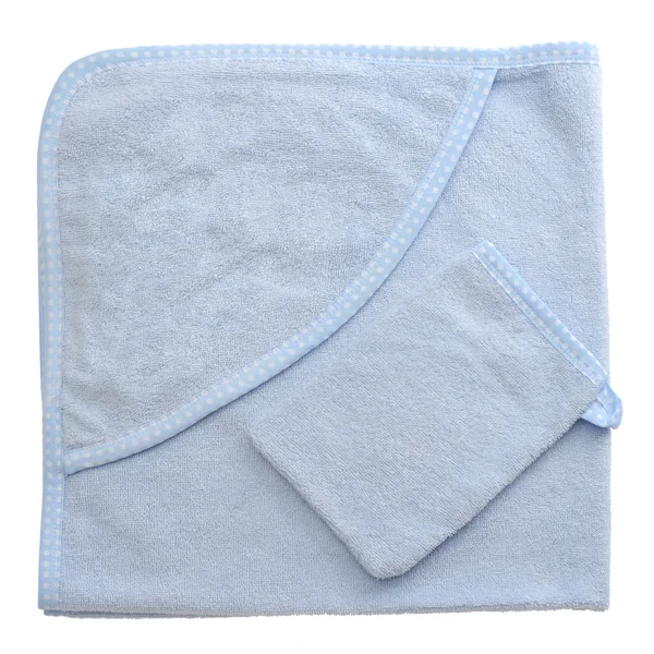 Mavi bebek havlu üzerinde beyaz bir arka plan banyo — Stok fotoğraf