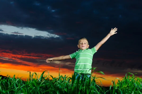 Photo of young boy raising hands in outside — Stock Photo, Image