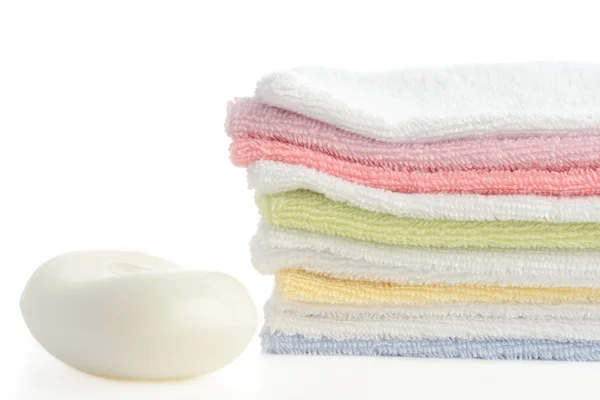 Uma pilha de toalhas. Isolados — Fotografia de Stock