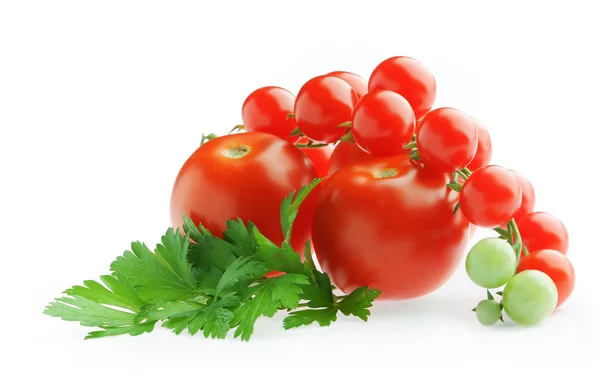 Tuoreet tomaatit ja eristetty persilja — kuvapankkivalokuva