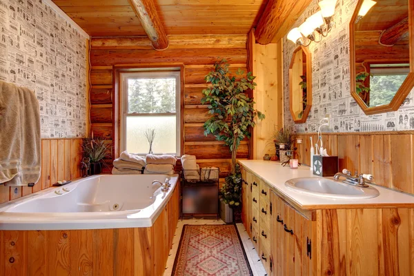 Cowboy wood cabin bathroom with tub. — Stock Photo, Image