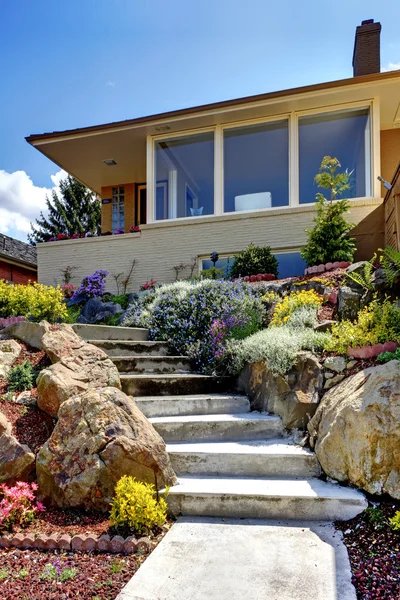 Modern house exterior with staircase and flowers. — Stock Photo, Image