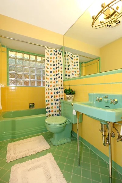 Lime groene en gele badkamer oude antieke design. — Stockfoto