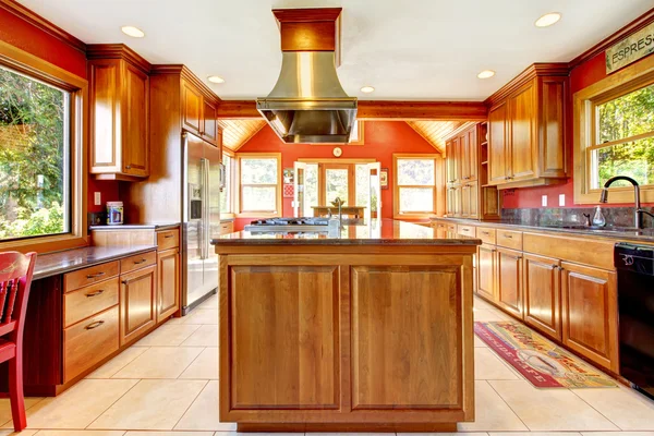 Large red luxury kitchen with wood and tiles. — Stock Photo, Image