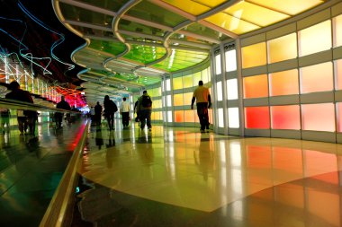 Modern renkli mimari tünel chicago Airport.