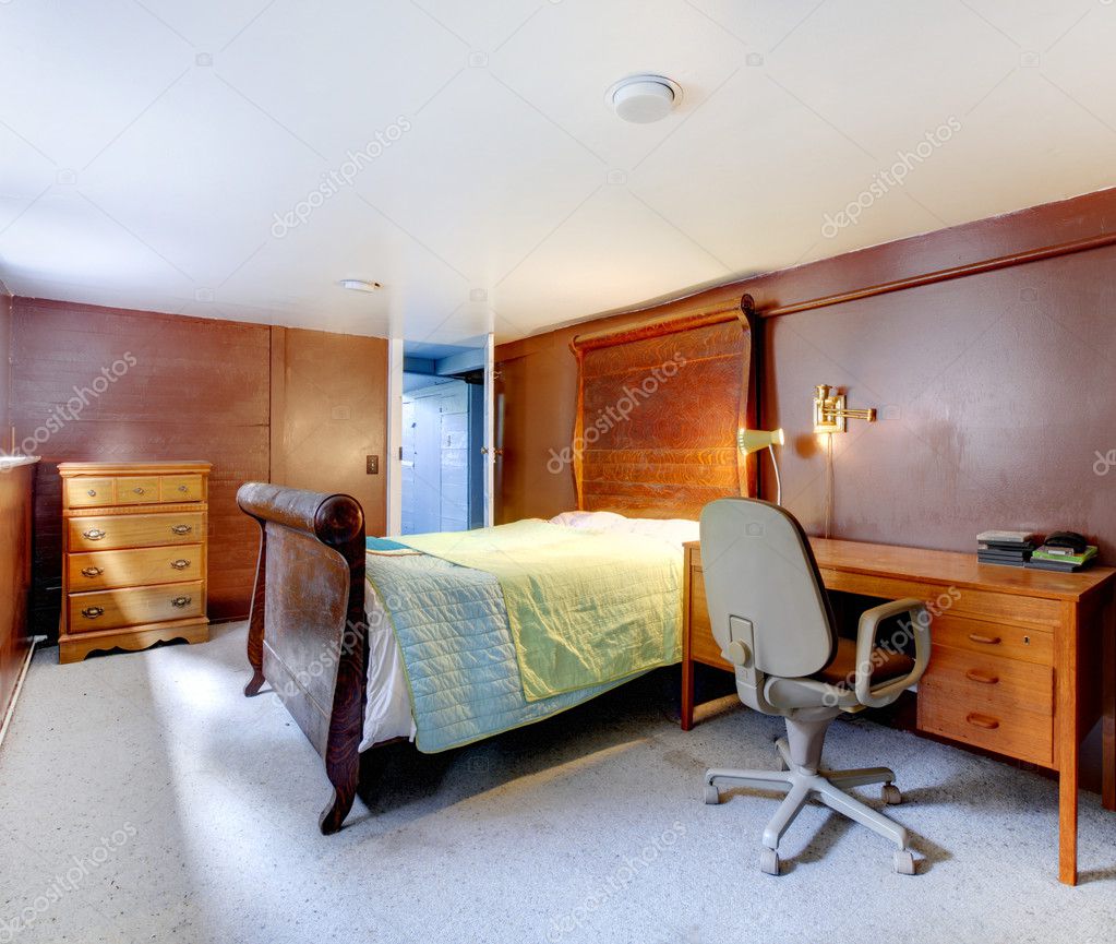bruin slaapkamer met grijze tapijt en zwarte groot bed — Stockfoto ... bruin slaapkamer met grijze tapijt en zwarte groot bed — Stockfoto ...