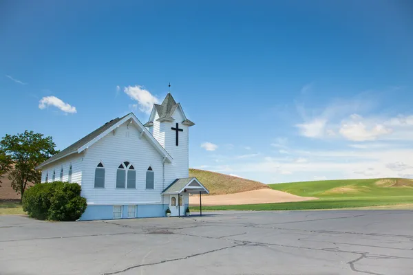 Lilla vita kyrka — Stockfoto