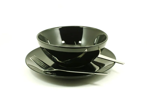 Piastra nera vuota e cucchiaio forchetta isolato . — Foto Stock
