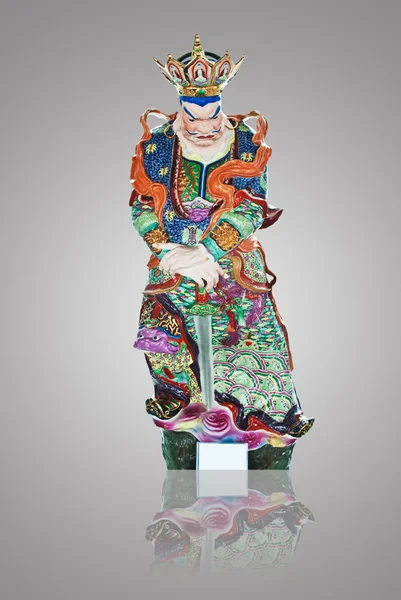 Китайская статуя с вырезанной дорожкой . — стоковое фото
