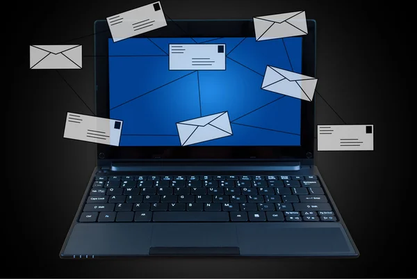 Ordenador portátil con red social de correo . — Foto de Stock
