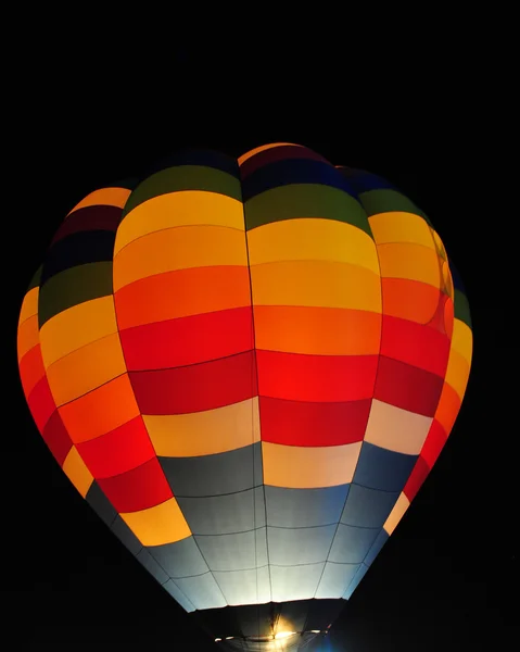 Balon na gorące powietrze w nocy — Zdjęcie stockowe