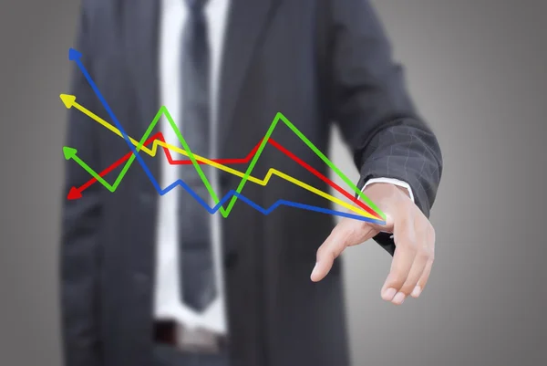Obchodní muž tlačí financí graf pro obchod akciového trhu na tabuli — Stock fotografie