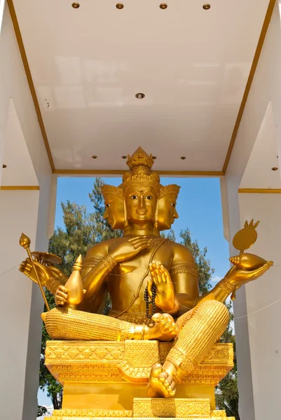 Statua del Buddha d'oro sul tempio — Foto Stock