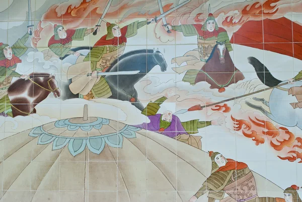 Китайцы рисуют историю в китайском храме . — стоковое фото