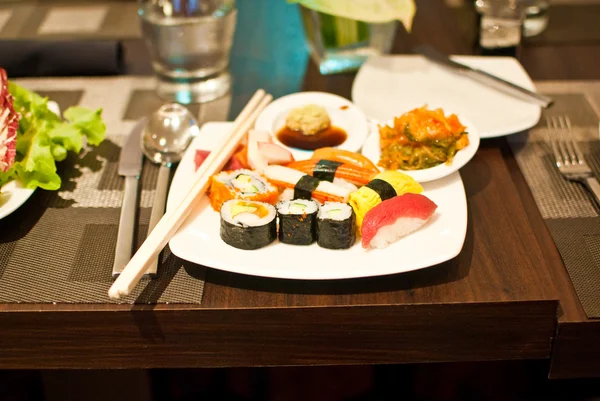 Suši Japonsko potravin — Stock fotografie
