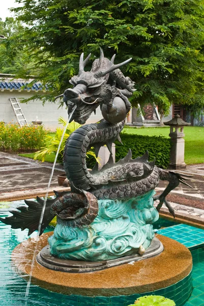 Statue de dragon dans le parc — Photo