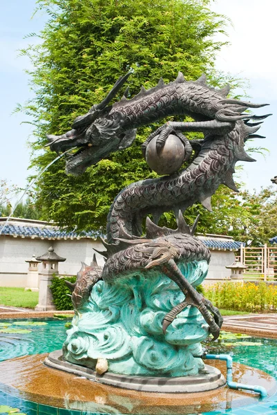 Çin tarzı ejderha heykeli. — Stok fotoğraf