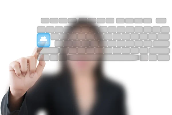 Asiática mujer de negocios empujando teclado en la pizarra blanca —  Fotos de Stock