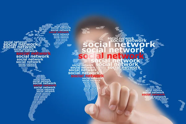 Asiatischer Geschäftsmann treibt soziales Netzwerk voran — Stockfoto