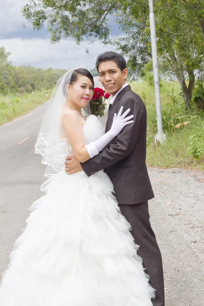 Азіатський чоловік і жінка в концепції весілля. — стокове фото