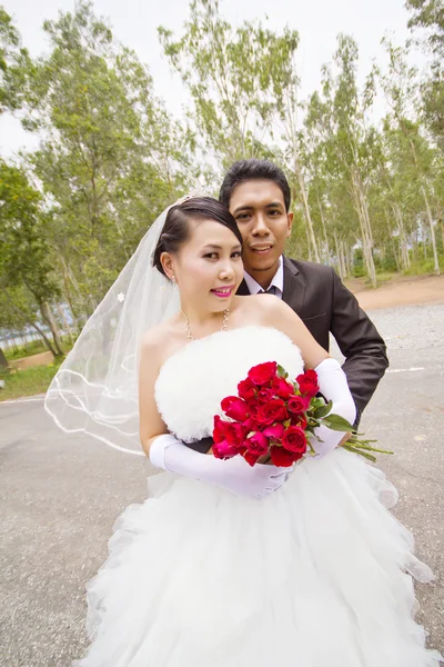 Ásia homem e mulher no casamento conceito . — Fotografia de Stock