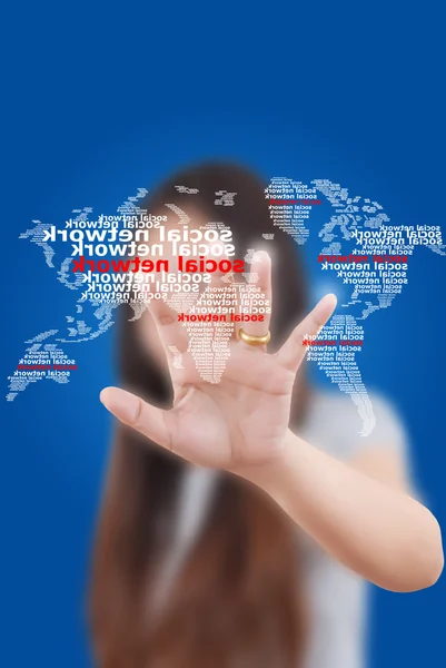 Aziatische business dame sociaal netwerk te duwen op het whiteboard — Stockfoto