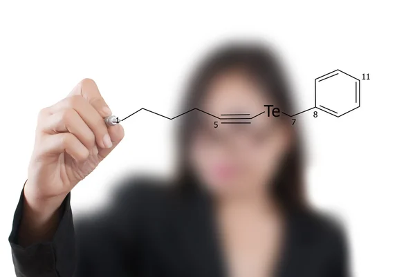 Asiatische Geschäftsfrau schreibt wissenschaftliche Formel auf das Whiteboard — Stockfoto