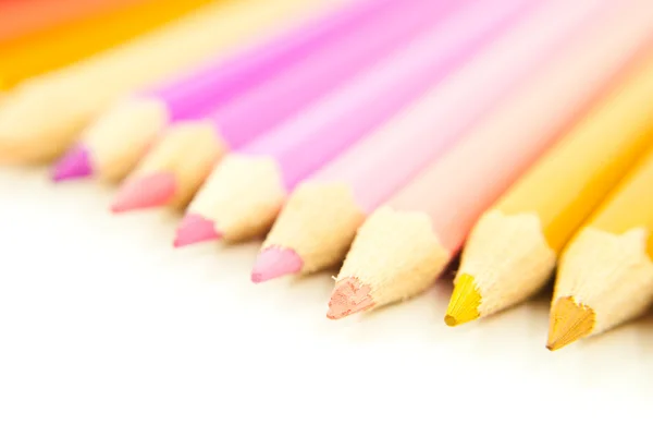 Beyaz arka plan üzerinde izole renkli kurşun kalem — Stok fotoğraf